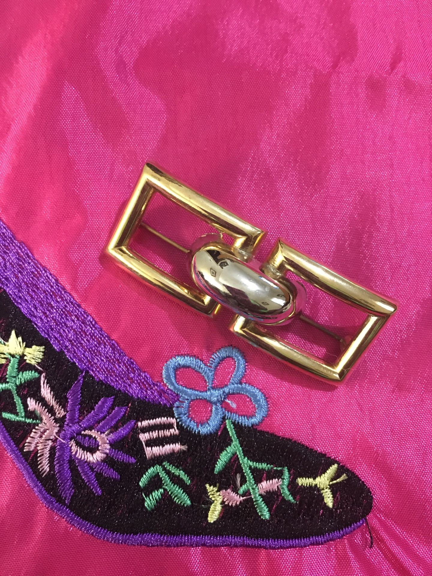 Vintage Lisner Brooch