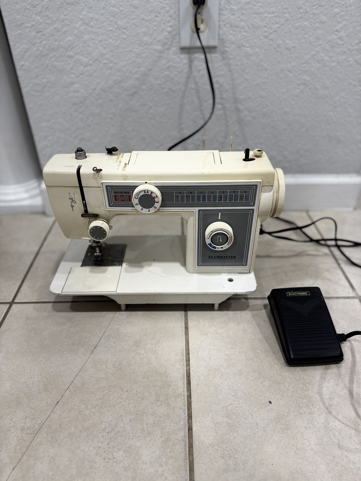 Seammaster Model 6950  Sewing Machine. Working 