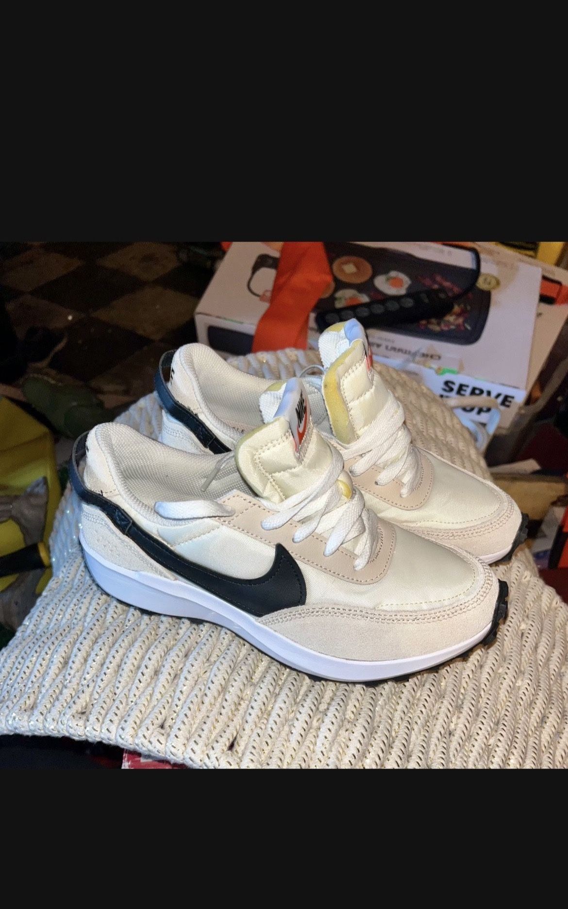 Nike shoes size 7w New no box