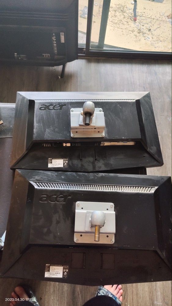 Dual Acer Monitors+ Stand