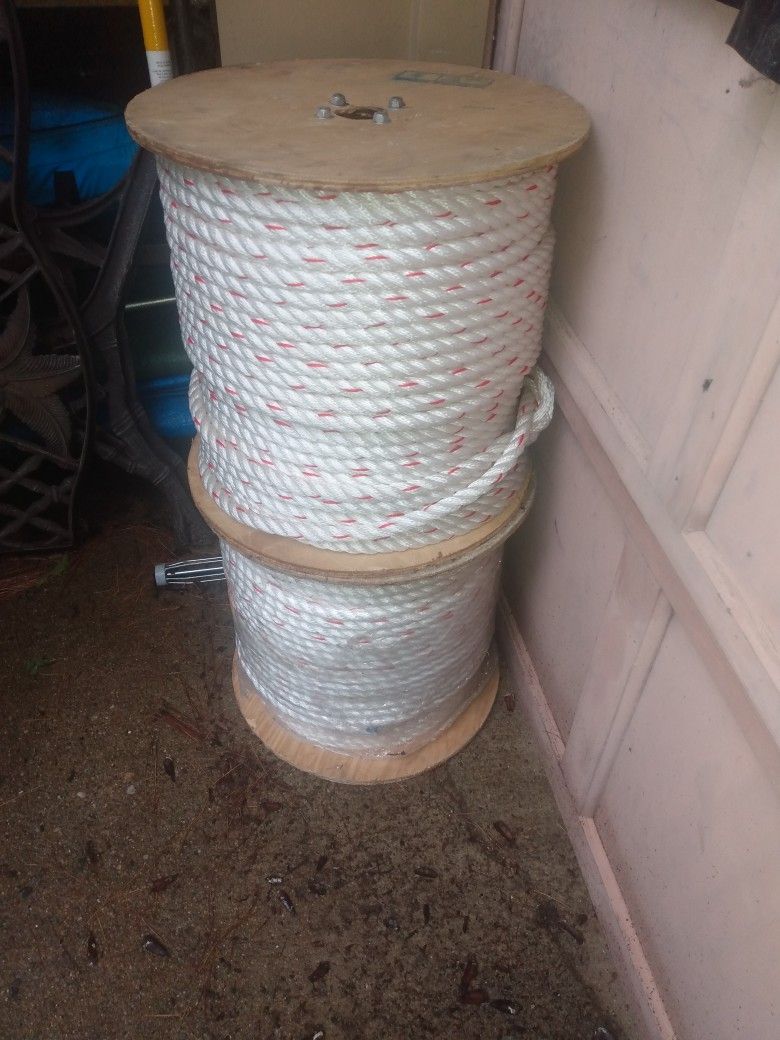 3000 Pound Tree Rope. 600ft 5 3/8 250$