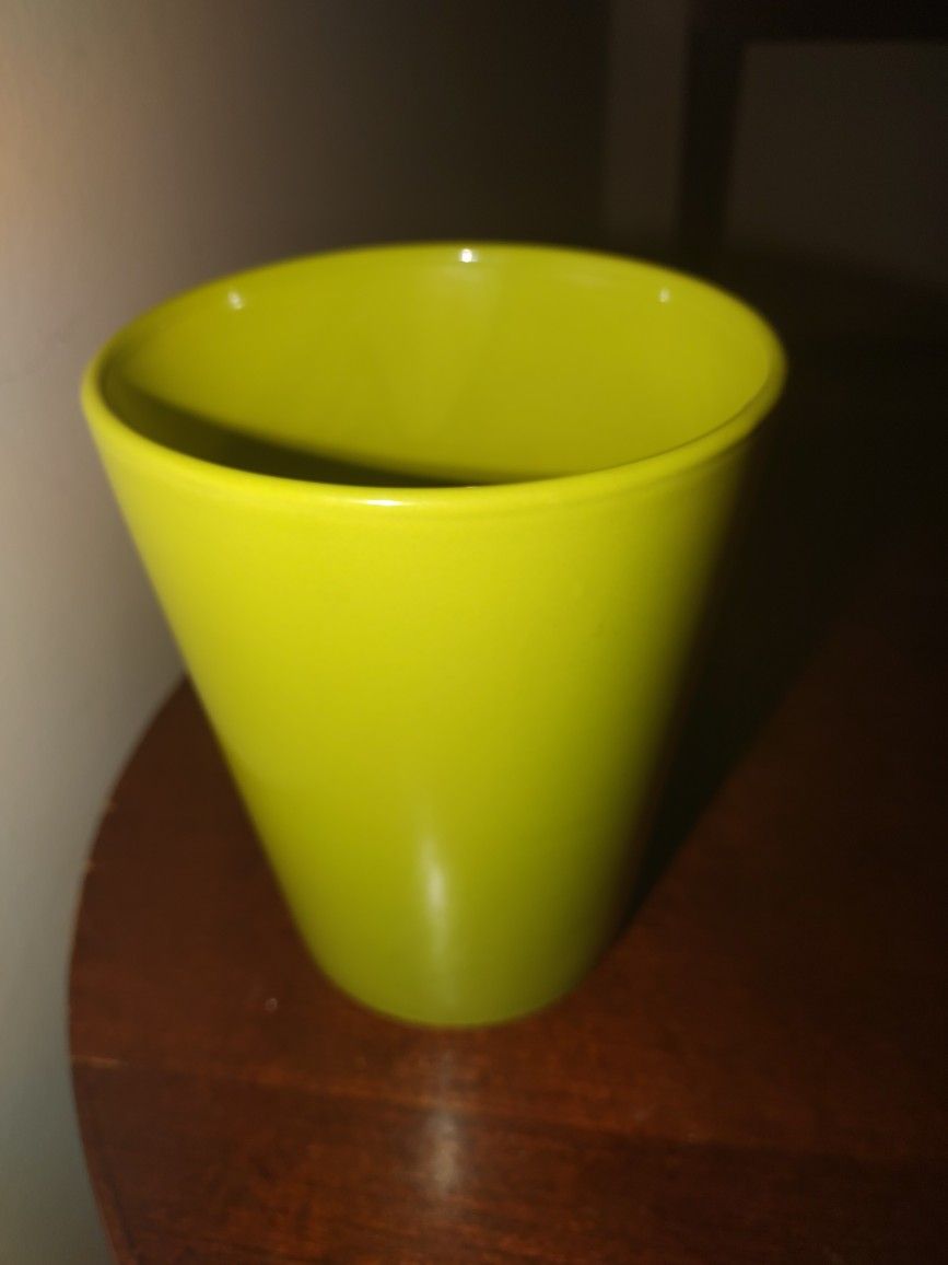 LIME GREEN CERAMIC PLANTER FLOWER POT