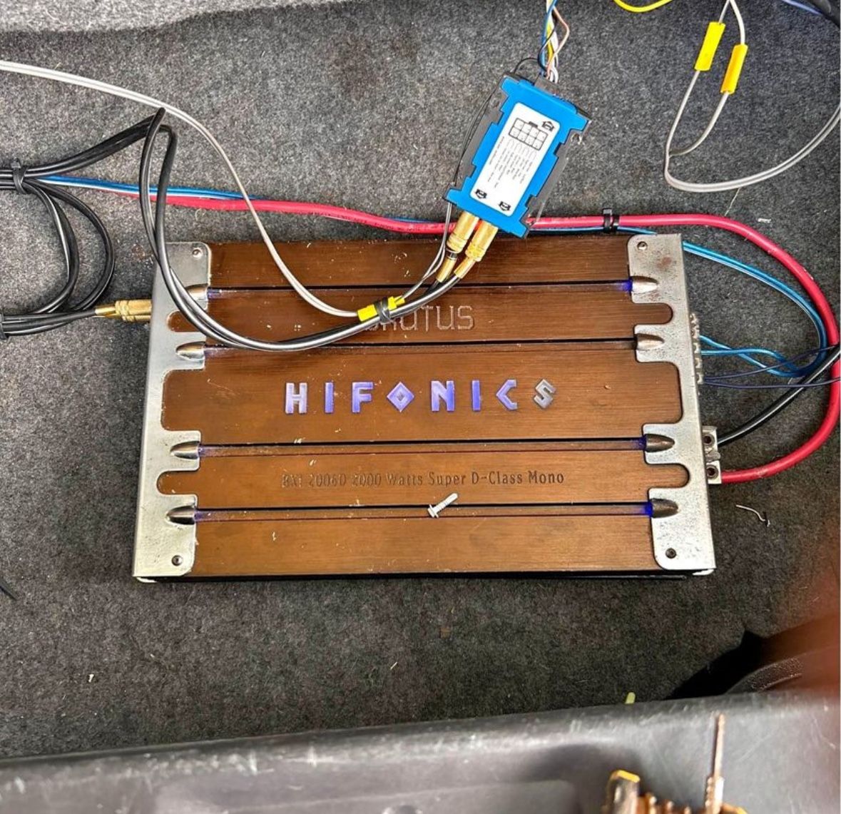 HIFONICS Dclass amp 2000 watt