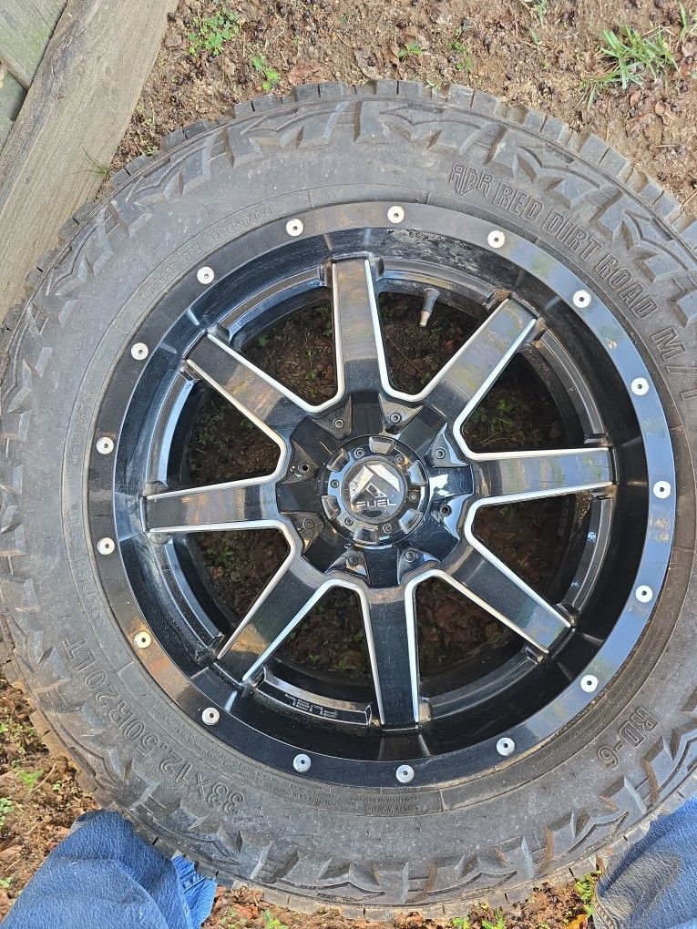 Used Fuel 20 Inch Rim And Tires