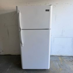 Frigidaire Top and Bottom Refrigerator. 100% FULLY WORKING!
