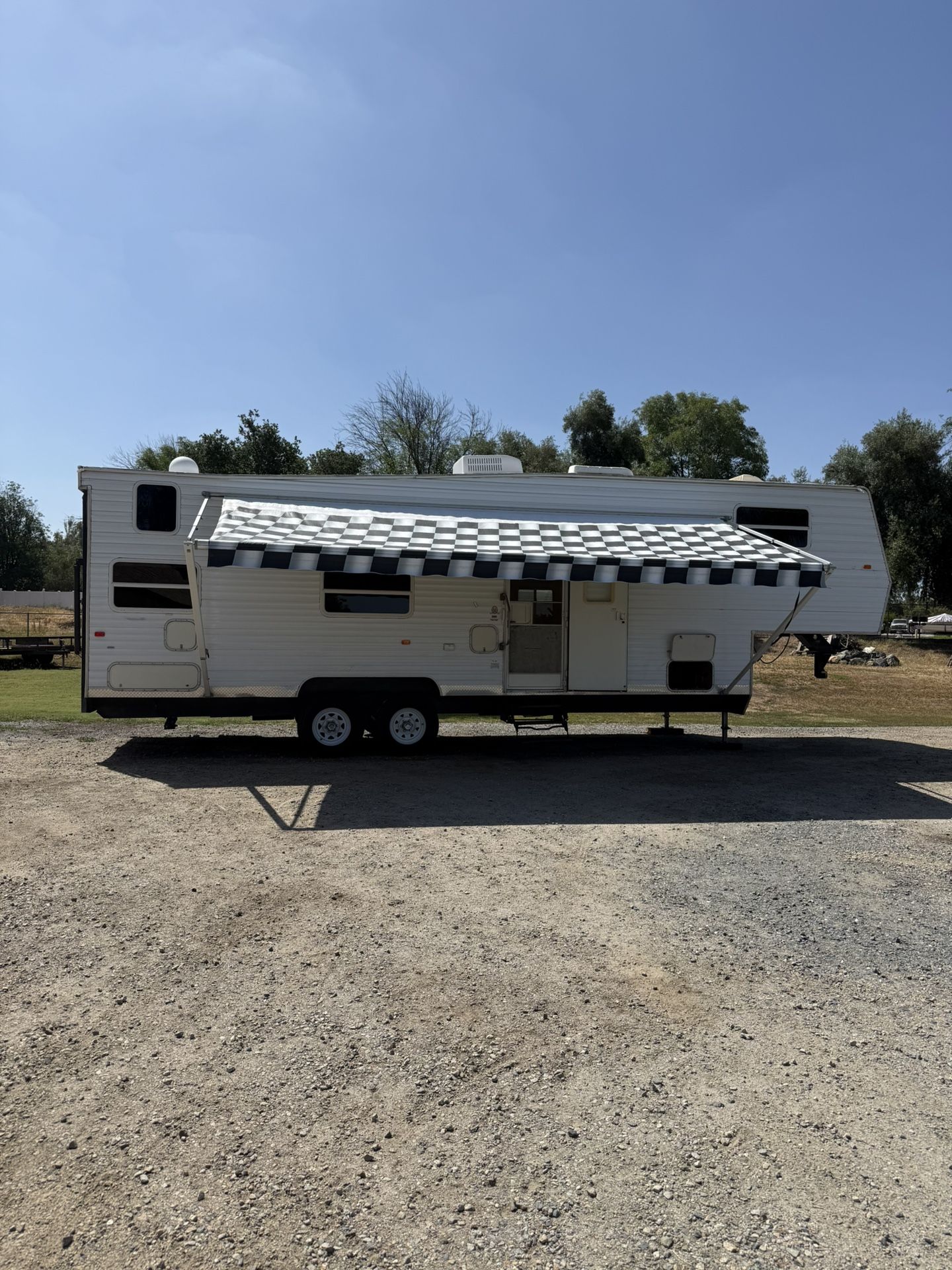 2003 Aljo 32’ 5th Wheel