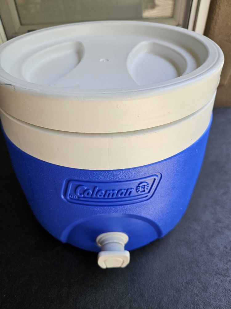 2 Gallon COLEMAN water or Juice Container