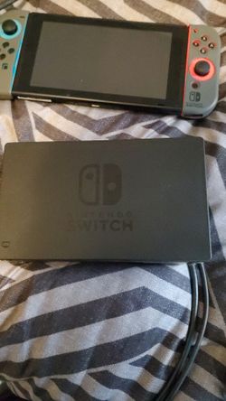 Nintendo switch +case and extra dock and 3 games NO BOX