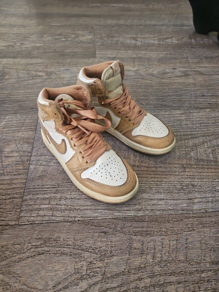 Air Jordan Retro High Praline