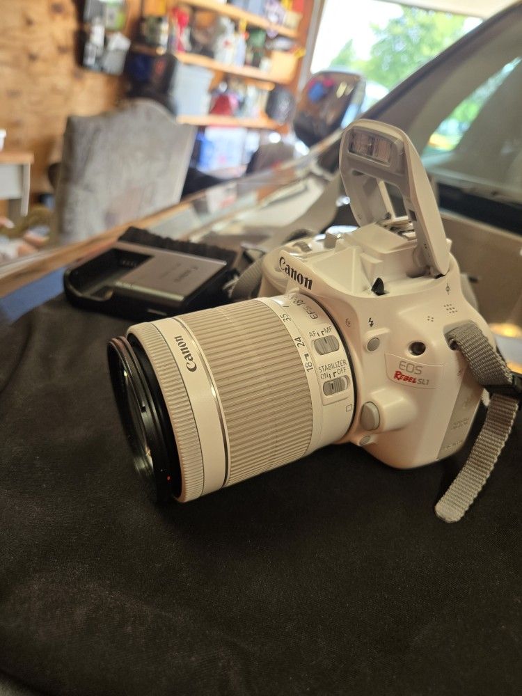 Canon EOS Rebel SL1 Digital SLR camera