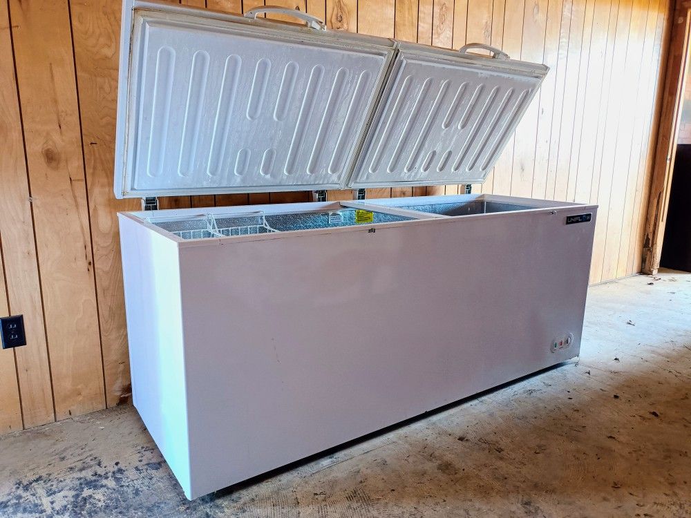 HUGE XL Commercial Deep Chest Freezer on Casters! (Works perfect!)