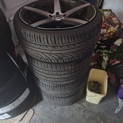20x 9, front and 20x 10 rear.come of Mercedes e350.Marques wheels