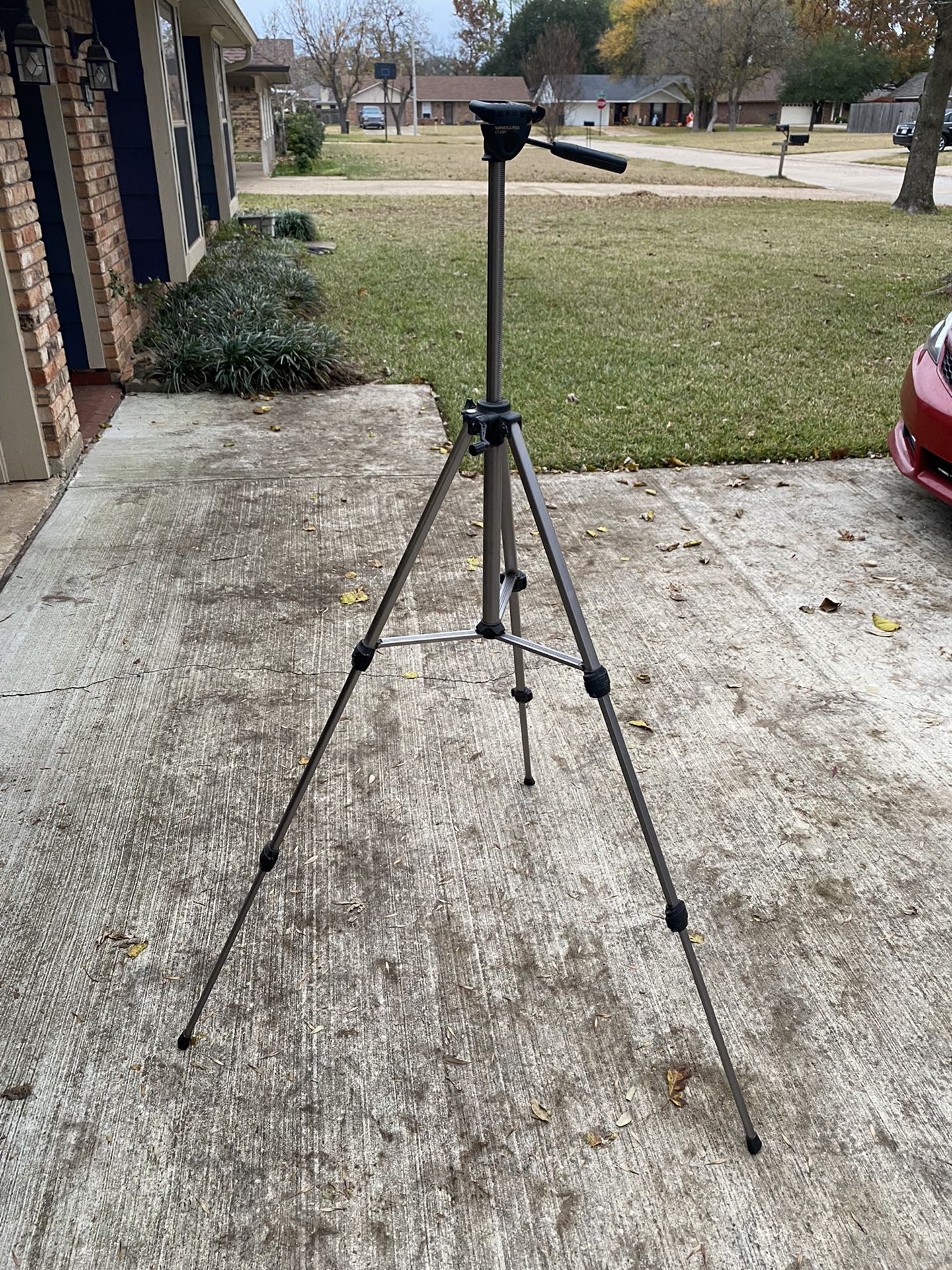 60” max height camera tripod