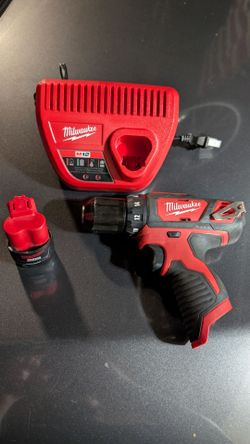 Milwaukee M12 Drill with battery and charger
