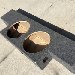 ($110 firm ) 2/12s sub box for a 2001 to 07 Chevy or GMC crew cab behind the rear seat