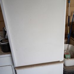 Kenmore refrigerator with bottom freezer