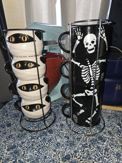 Halloween Mugs And Wreath
