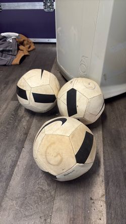 Nike soccer balls size 5 (8 Nike) (1 SCORE ball). Used.