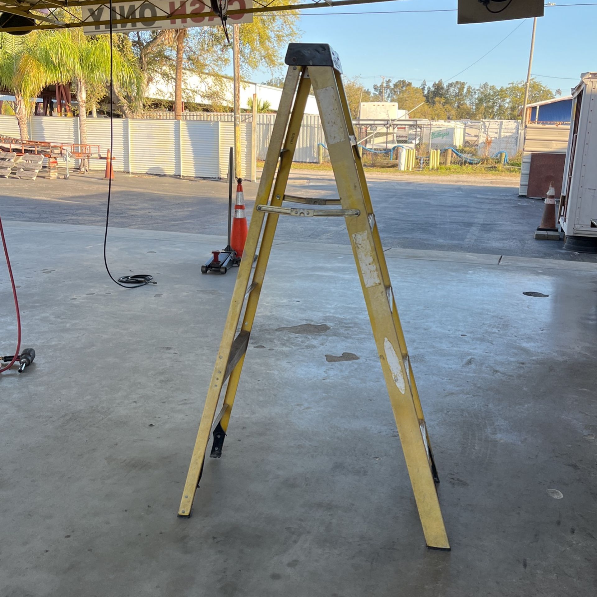 6 Foot Ladder