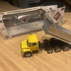 1:32 Semi Dump Truck Boley 