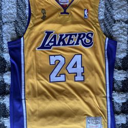 Kobe Bryant - Large Jersey - Los Angeles Lakers