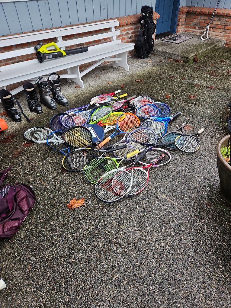 33 Tennis Rackets Read Description 
