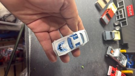 Hotwheel 1977 pontiac firebird 1/64 scale