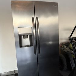 Refrigerator 
