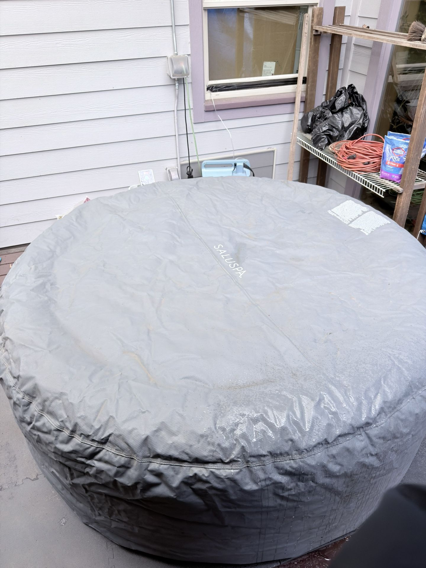 Saluspa Hot Tub w/accessories