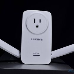 Linksys AC1200 Amplify Dual Band High-Power Wi-Fi Gigabit Range Extender 