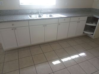 Kitchen cabinet