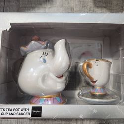 New in Box - Disney Parks Mrs Potts Tea Pot with Chip Tea Cup And Saucer Set