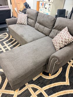 New Sectional Couch with Reversible Chaise! Free Delivery 🚚!