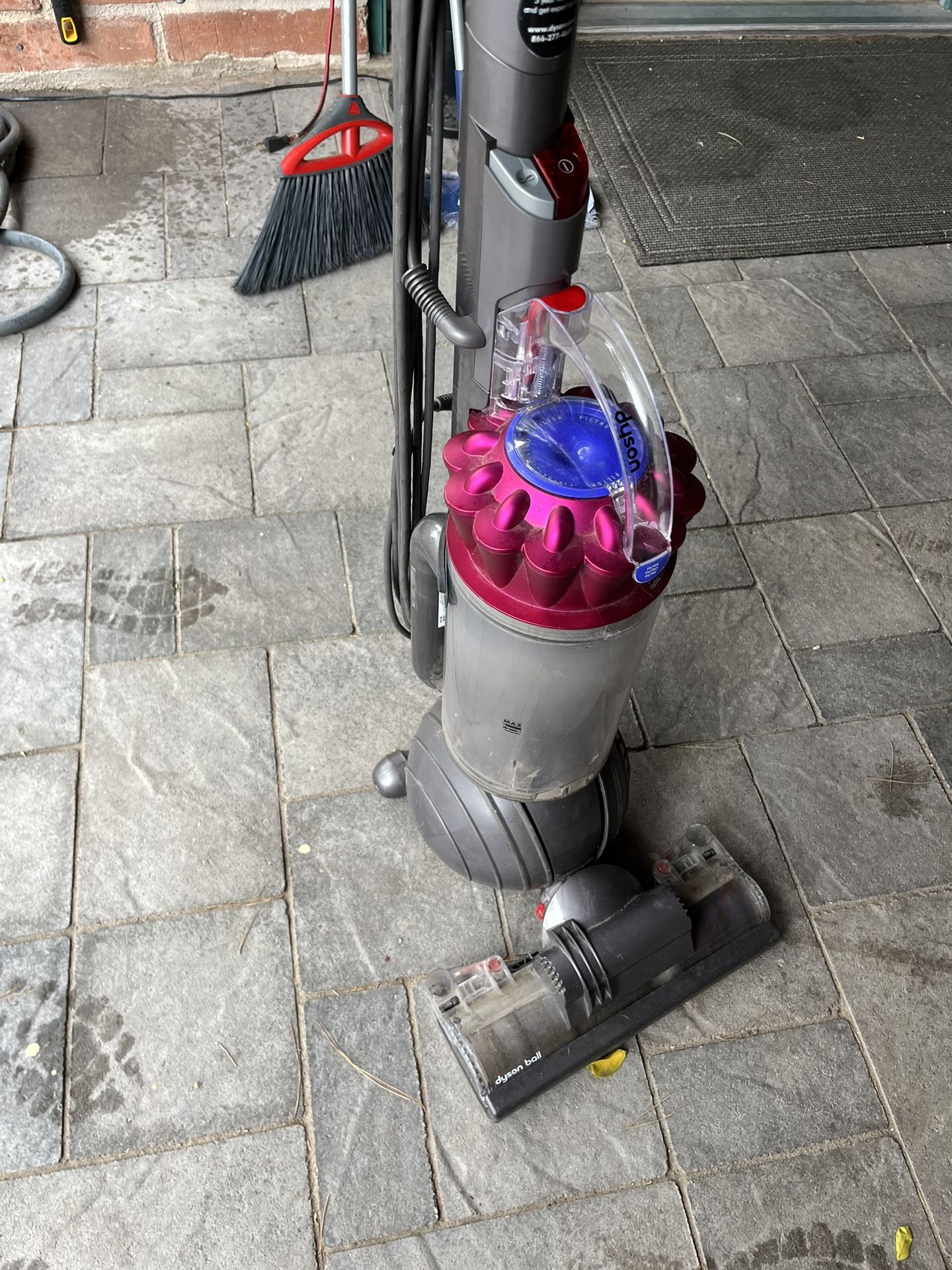 Dyson Vacuum 