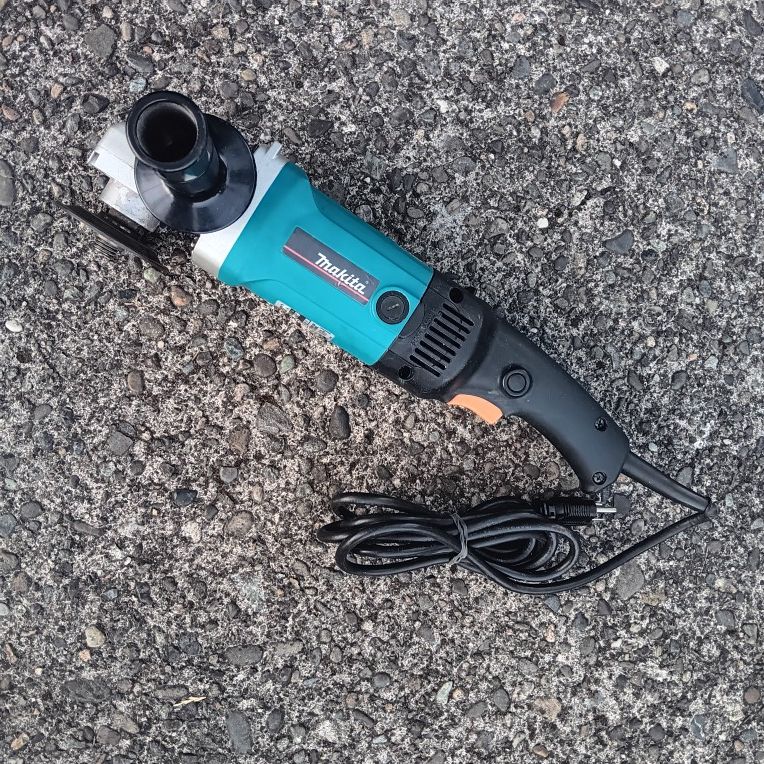 Makita 9227C Vspeed Polsher Buffer Sander Grinder. Excellent Condition(just What's In The Pictures) For Pick Up Fremont Seattle. No Low Ball/Trades