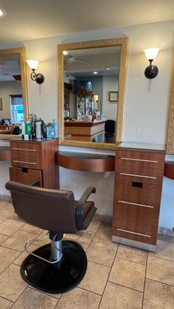 Beauty Salon / Hair Stylist - Full Station