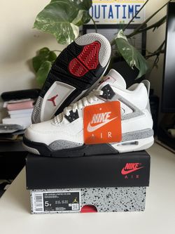 DS Nike Air Jordan White Cement 4, GS Size 5Y