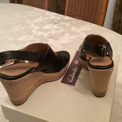 Sandalia de piel,color negro,talla 6,marca Clarks.