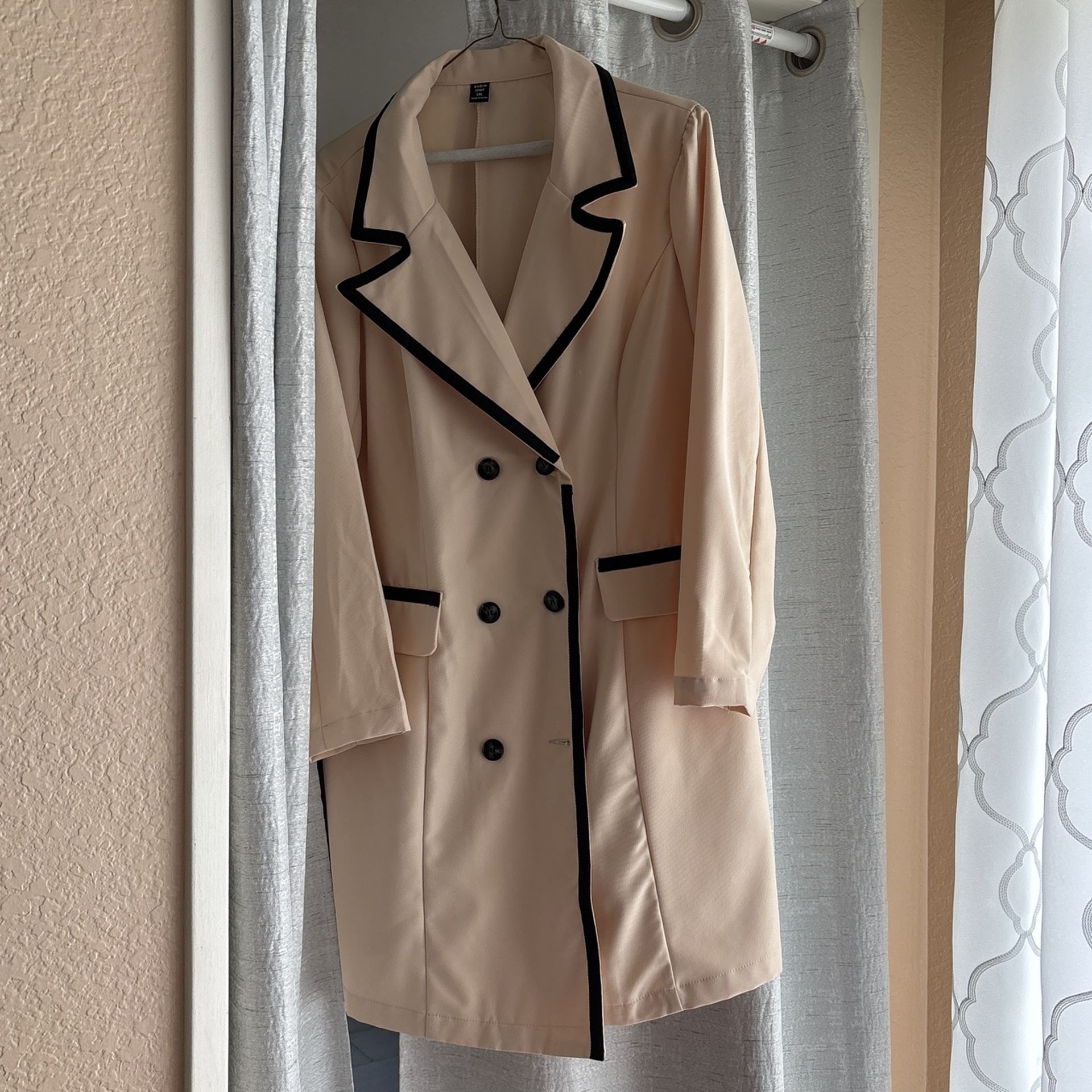 Women’s lightweight coat