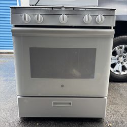 🔥 GE 30” White Gas Range – 5 Burners – Powerful 18K BTU Oven