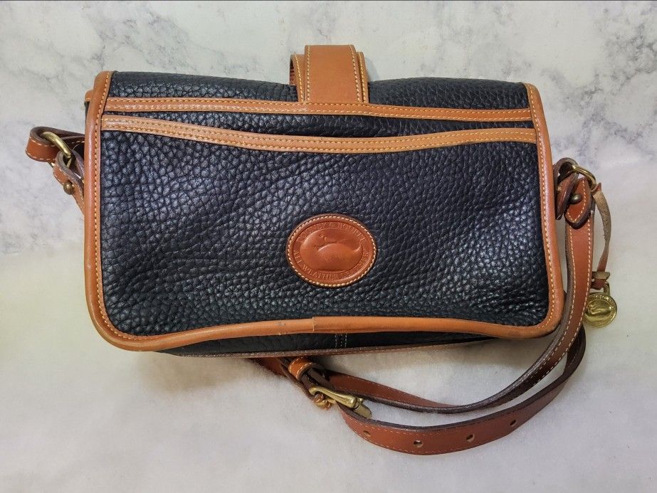 Dooney Bourke Vintage Black Kilty Crossbody Wallet Bag pebbled Leather