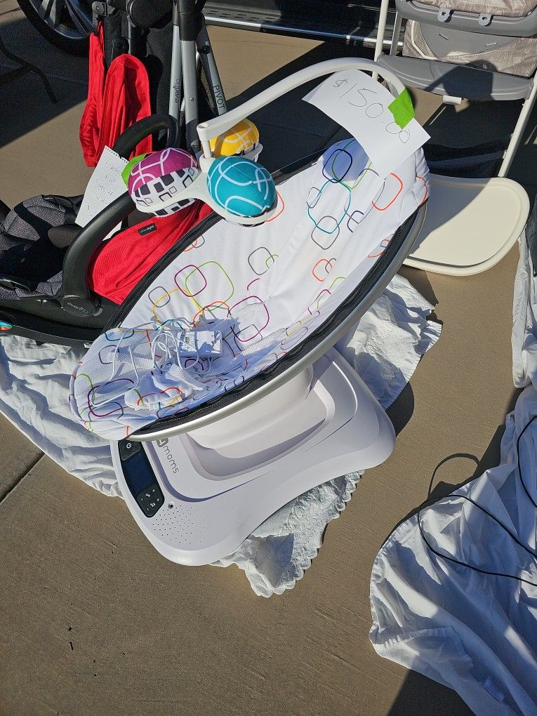4 Moms Mamaroo Swing