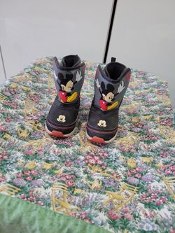 Boys 👦 Boots 👢 Size 6.