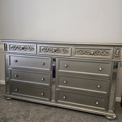 ✨ Glam It Up! Silver Sparkle Dresser 💎