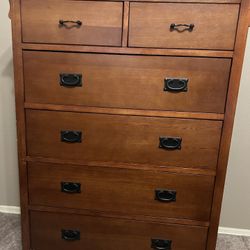 Mission / Craftsman Style Chest of Drawers – Solid Wood Look
