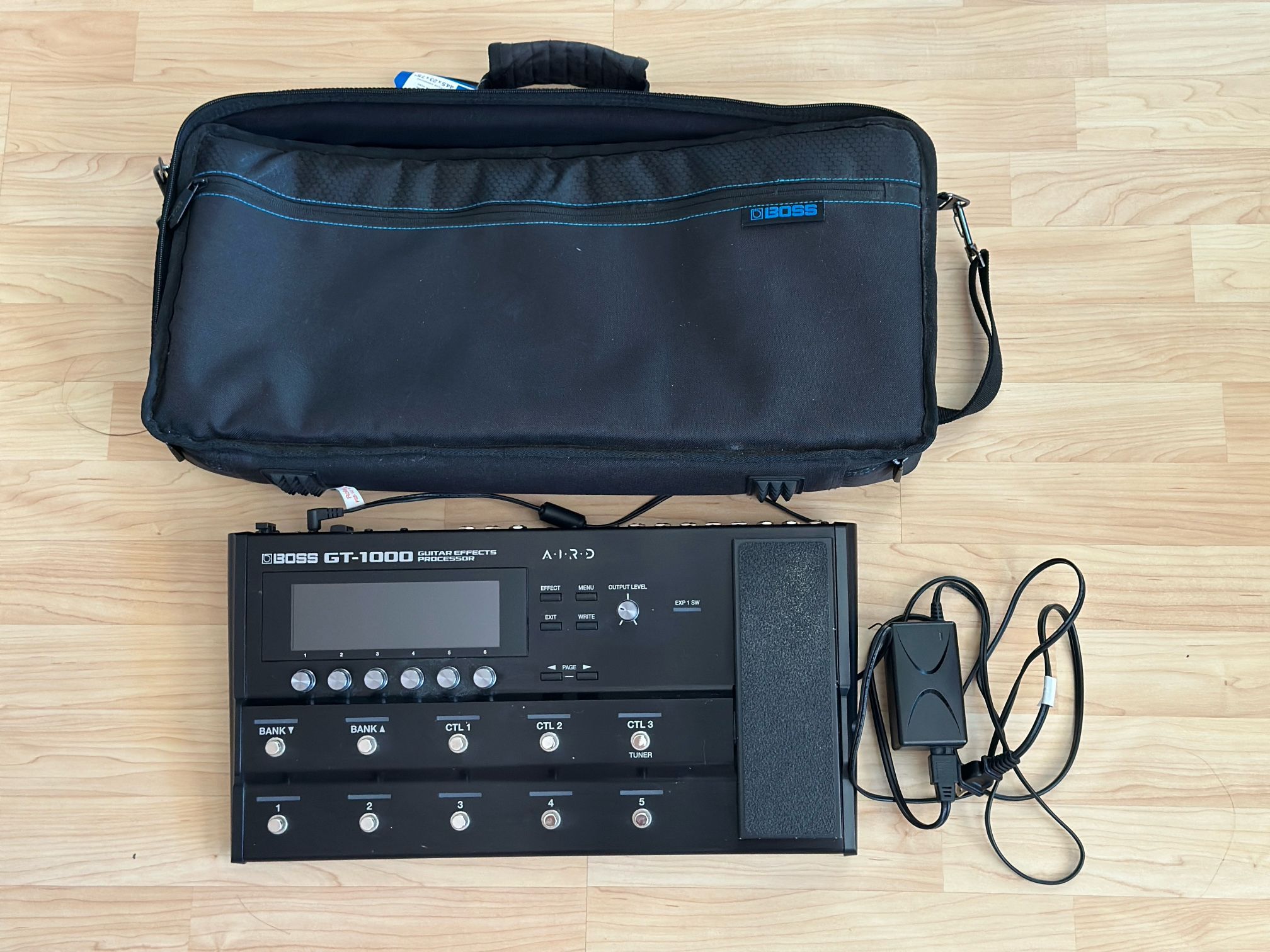 Boss Gt-1000 (with Carry Bag)
