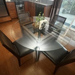 Dinning table with 4 chairs