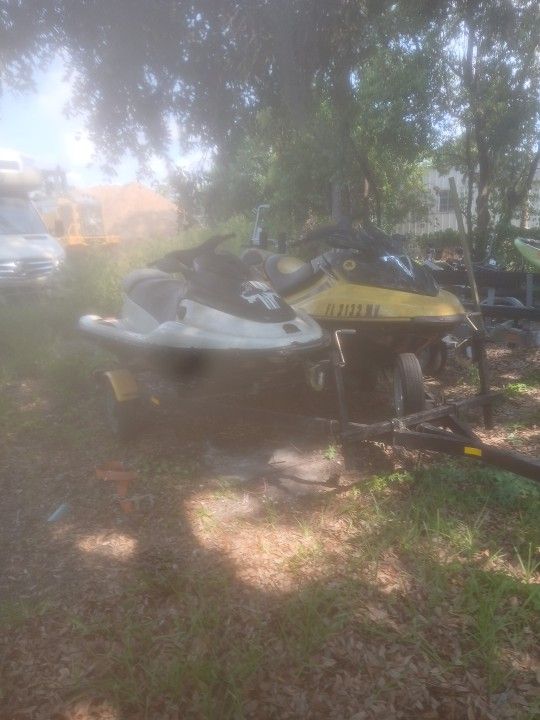 2 Jetskis And Double Trailer Seadoo And Polarais