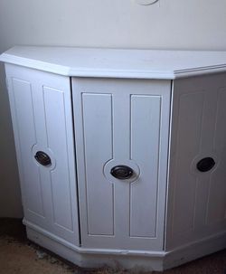 Storage cabinet