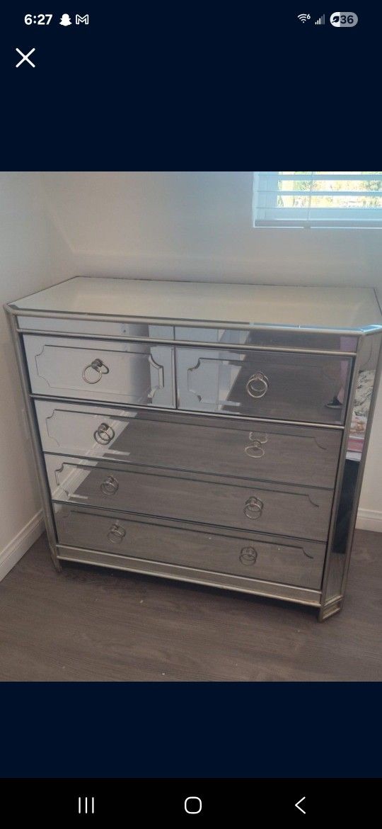 Z Galleriez Chest / Dresser